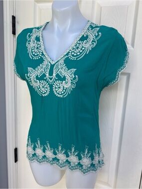 SOLITAIRE Floral Embroidered Blouse V Neck Boho Scalloped Short Sleeve Aqua S